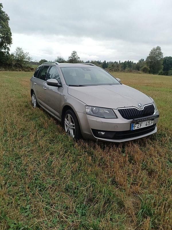 Brun Begagnad 2014 Skoda Octavia Kombi | 55 000 kr (Superpris) - Bild 1/3