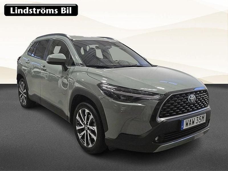Begagnad Toyota Corolla Cross Style 200 HK (147 kW) 2023 Grå SUV