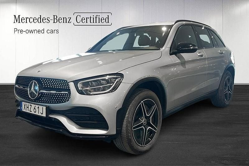 Begagnad Mercedes GLC300e AMG line 194 HK (142 kW) 2022 Silver SUV