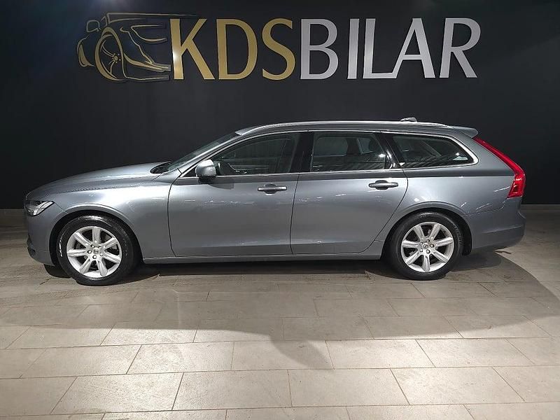 Grå Begagnad 2017 Volvo V90 Momentum Kombi | 215 000 kr (Marknadspris) - Bild 1/4