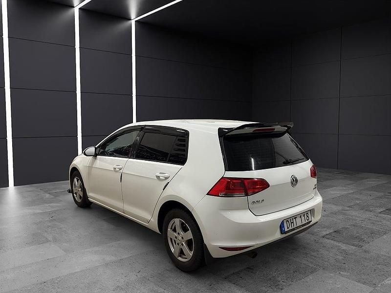 Begagnad VW Golf VII 110 HK (80 kW) 2016 Vit Halvkombi