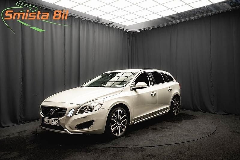 Vit Begagnad 2010 Volvo V60 Summum Kombi | 88 900 kr (Marknadspris) - Bild 1/3