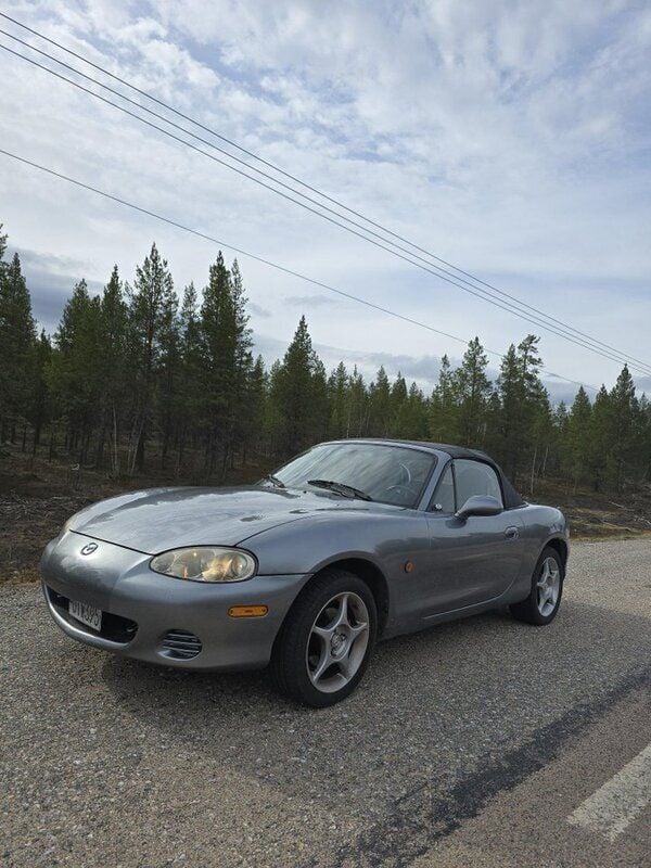 Grå Begagnad 2002 Mazda MX5 Cab | 50 000 kr (Superpris) - Bild 1/4