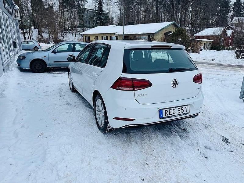Begagnad VW Golf VII 125 HK (91 kW) 2018 Vit Halvkombi