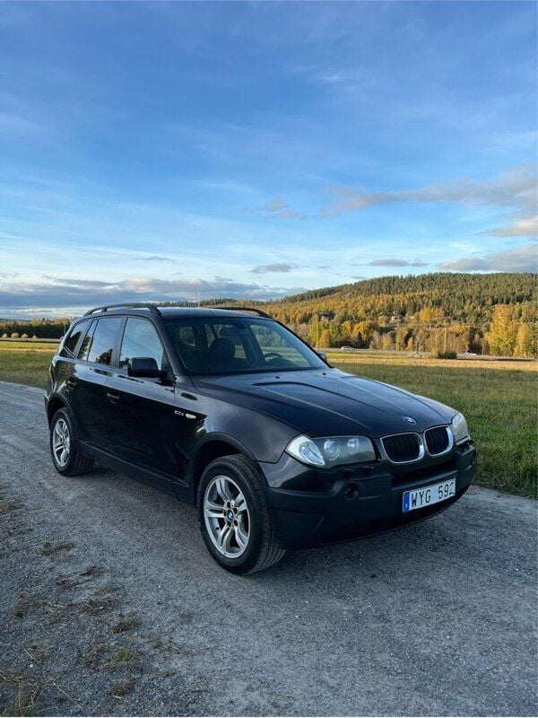 Svart Begagnad 2005 BMW X3 Advantage SUV | 40 000 kr (Marknadspris) - Bild 1/4