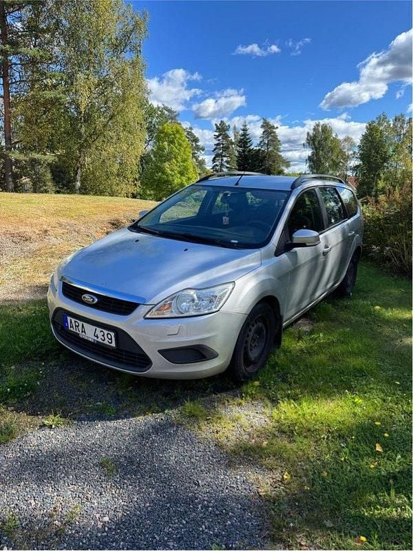 Grå Begagnad 2009 Ford Focus Trend Kombi | 18 000 kr (Superpris) - Bild 1/4