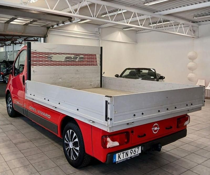 Begagnad Opel Vivaro 114 HK (83 kW) 2010 Röd Minibuss