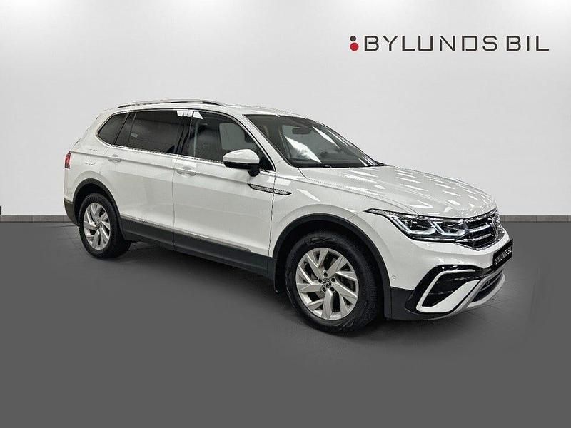 Begagnad VW Tiguan Allspace Elegance 200 HK (147 kW) 2022 Vit SUV