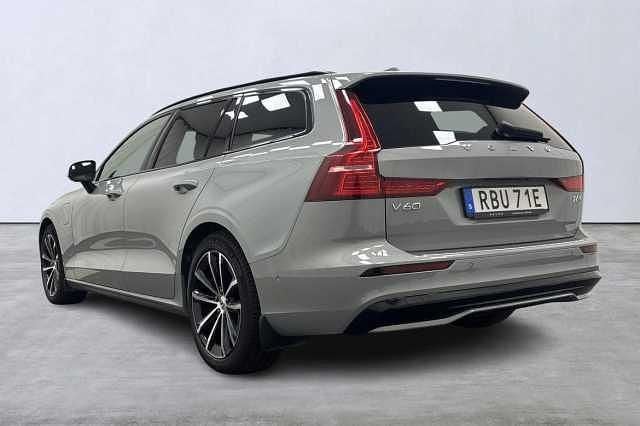 Begagnad Volvo V60 Plus 355 HK (261 kW) 2025 Silver Kombi