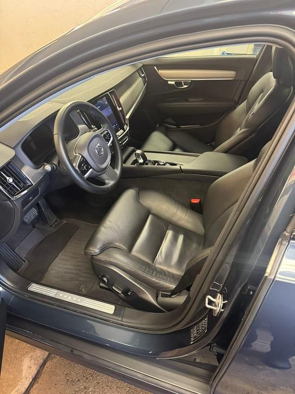 Begagnad Volvo V90 CC 197 HK (144 kW) 2023 Denim blue Kombi