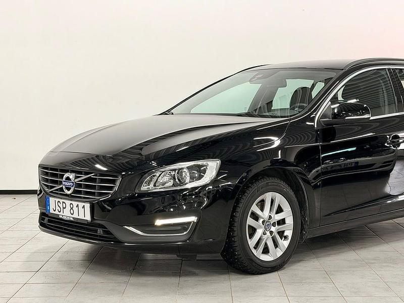 Begagnad Volvo V60 Momentum 190 HK (139 kW) 2016 Svart Kombi