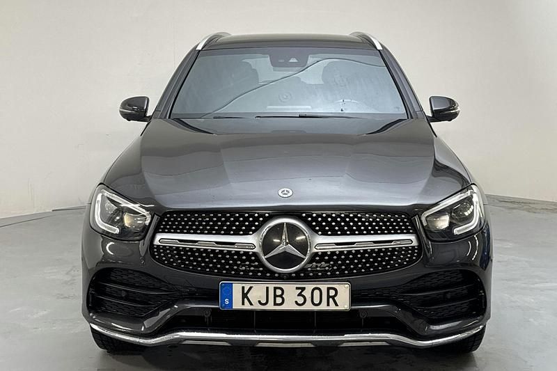 Begagnad Mercedes GLC300 AMG line 245 HK (180 kW) 2020 Grå