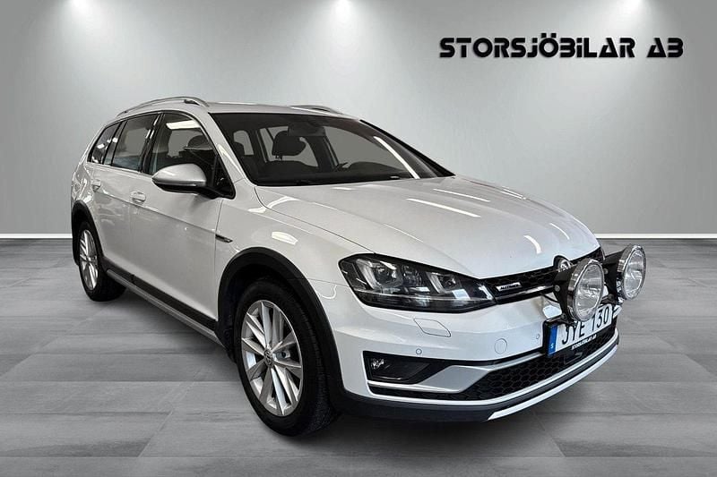 Vit Begagnad 2015 VW Golf Alltrack Kombi | 169 000 kr (Marknadspris) - Bild 1/4