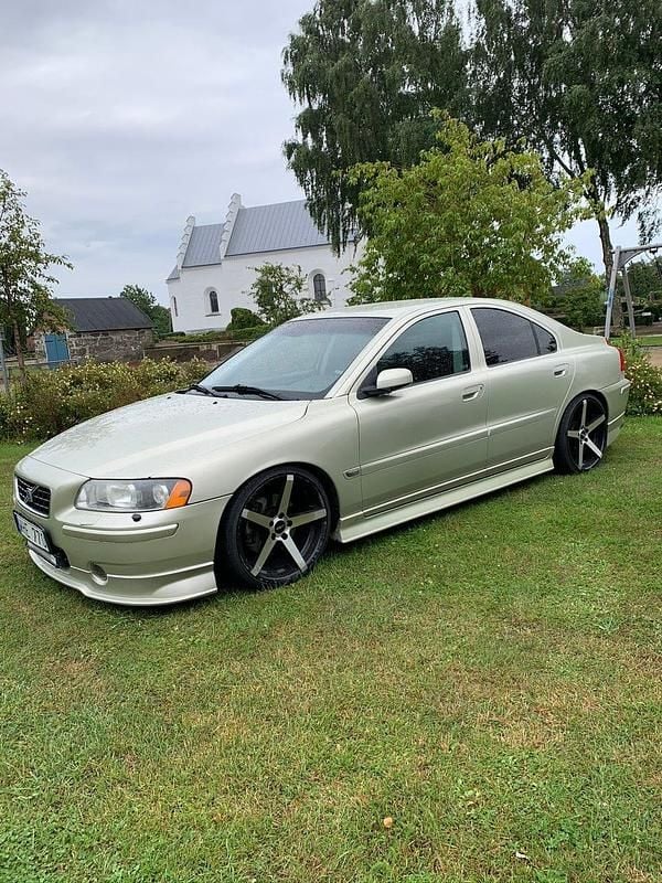 Champagne Begagnad 2005 Volvo S60 Sedan | 65 000 kr (Dyr) - Bild 1/2