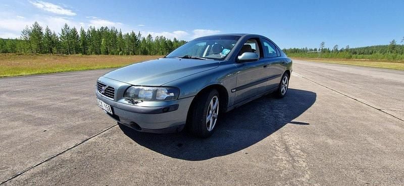 Grön Begagnad 2001 Volvo S60 Sedan | 35 000 kr (Marknadspris) - Bild 1/4