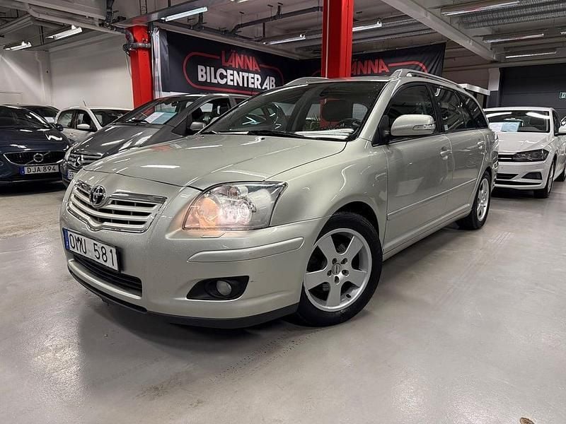 Silver Begagnad 2006 Toyota Avensis Kombi | 49 800 kr (Lite dyr) - Bild 1/4