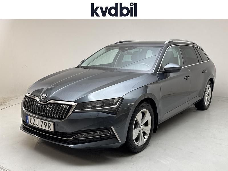 Grå Begagnad 2022 Skoda Superb Kombi | 298 000 kr (Bra pris) - Bild 1/3