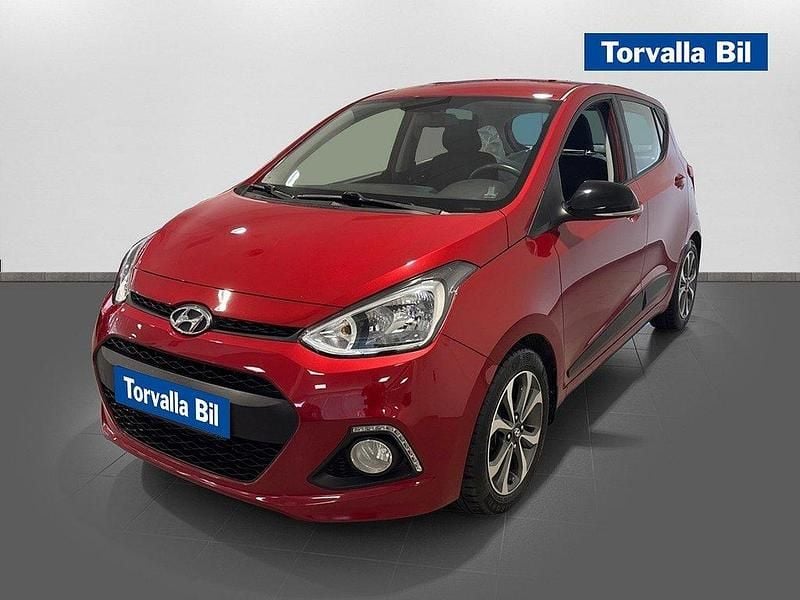 Röd Begagnad 2015 Hyundai i10 Halvkombi | 79 900 kr (Marknadspris) - Bild 1/4