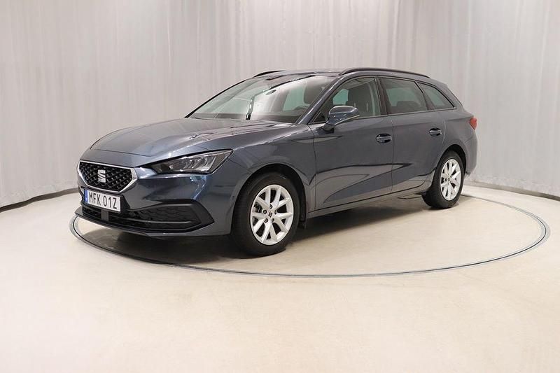 Grå Begagnad 2024 Seat Leon Kombi | 224 800 kr (Marknadspris) - Bild 1/4