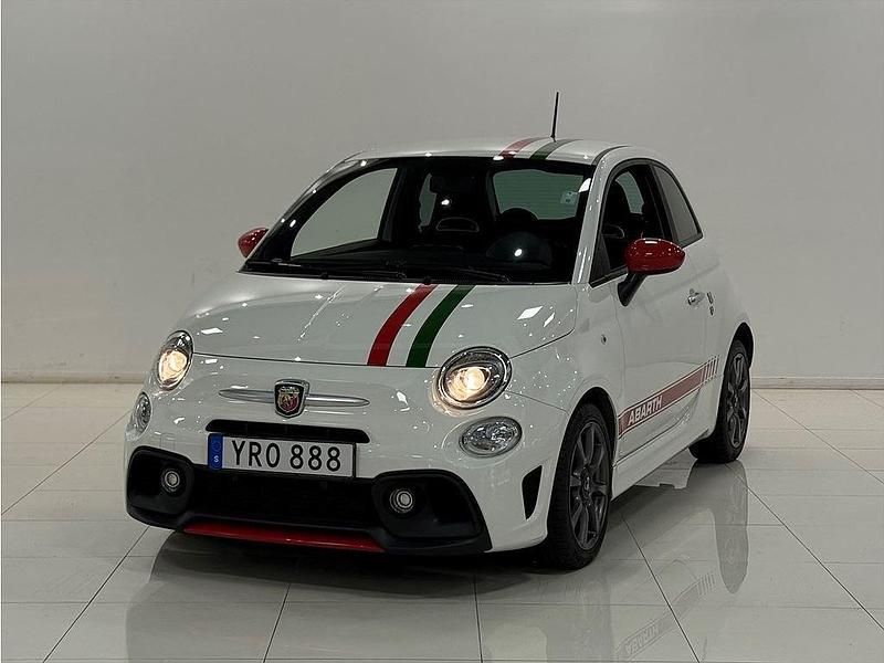 Vit Begagnad 2018 Abarth 595 Halvkombi | 159 900 kr (Marknadspris) - Bild 1/4