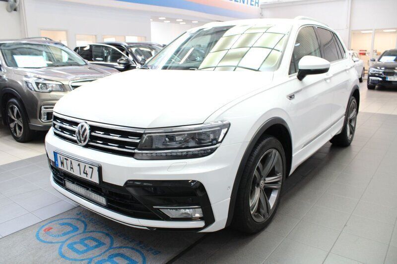 Vit Begagnad 2017 VW Tiguan R-line SUV | 189 900 kr (Marknadspris) - Bild 1/4