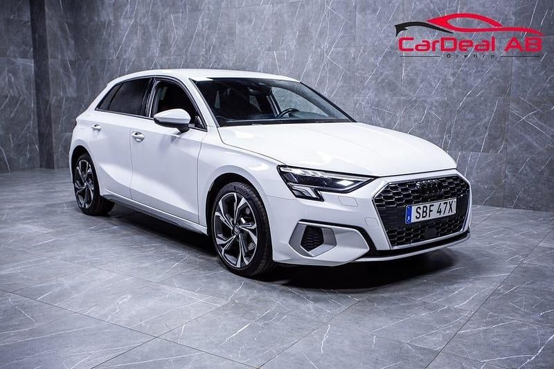 Vit Begagnad 2021 Audi A3 Sportback Halvkombi | 219 800 kr - Bild 1/4