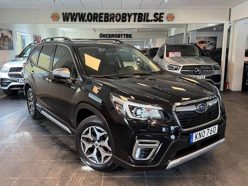 Svart Begagnad 2020 Subaru Forester SUV | 284 900 kr (Marknadspris) - Bild 1/4