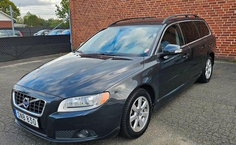 Grå Begagnad 2010 Volvo V70 Momentum Kombi | 69 900 kr (Dyr) - Bild 1/4