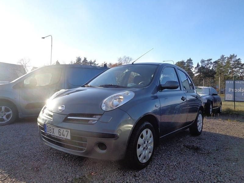 Mörkgrå (grå) Begagnad 2006 Nissan Micra Halvkombi | 25 000 kr (Marknadspris) - Bild 1/4
