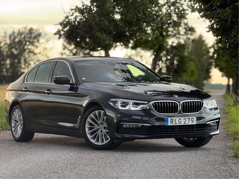 Grå Begagnad 2017 BMW 520 Sedan | 230 000 kr (Superpris) - Bild 1/4