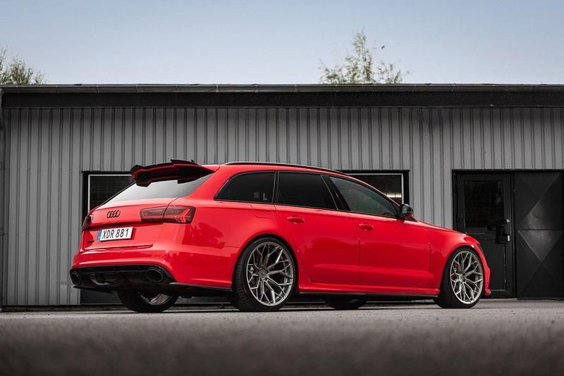 Begagnad Audi RS6 Exclusive 694 HK (510 kW) 2015 Röd Kombi