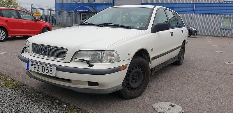 Begagnad Volvo V40 105 HK (77 kW) 1999 Kombi