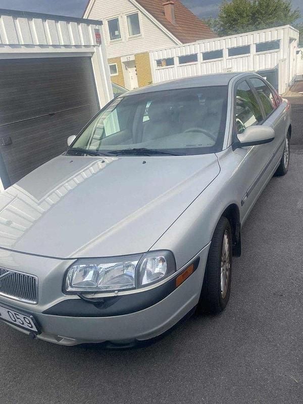 Grå Begagnad 2002 Volvo S80 Business Edition Sedan | 7 249 kr (Superpris) - Bild 1/3