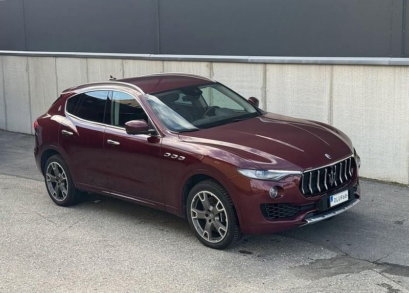 Röd Begagnad 2017 Maserati Levante SUV | 339 000 kr - Bild 1/4