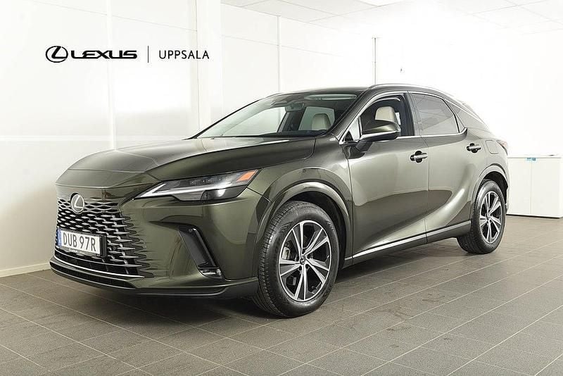 Grön Begagnad 2024 Lexus RX450h SUV | 769 900 kr (Marknadspris) - Bild 1/4