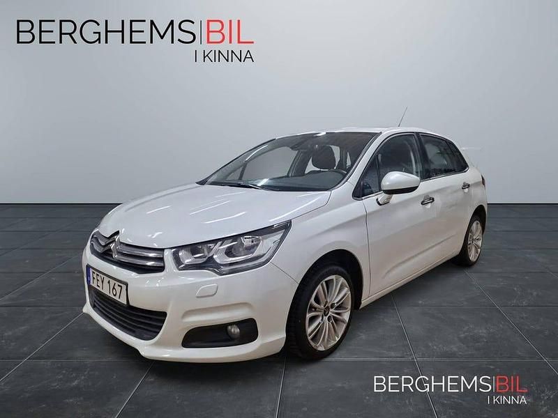 Vit Begagnad 2015 Citroën C4 PureTech Halvkombi | 54 900 kr (Marknadspris) - Bild 1/4