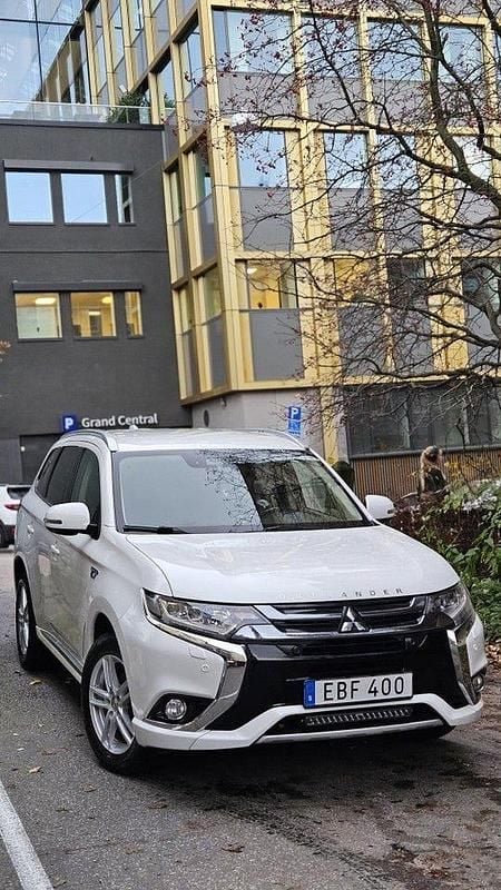 Begagnad 2018 Mitsubishi Outlander Comfort Edition SUV | 177 000 kr (Bra pris) - Bild 1/4