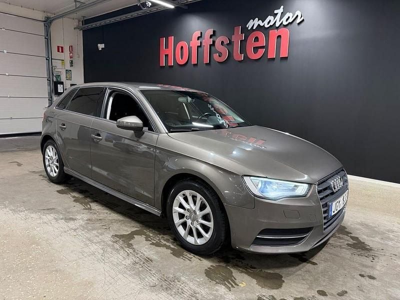 Begagnad Audi A3 Attraction 110 HK (80 kW) 2014 Grå Kombi
