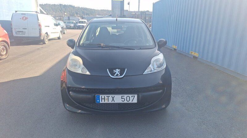 Svart Begagnad 2009 Peugeot 107 Halvkombi | 23 900 kr (Lite dyr) - Bild 1/4