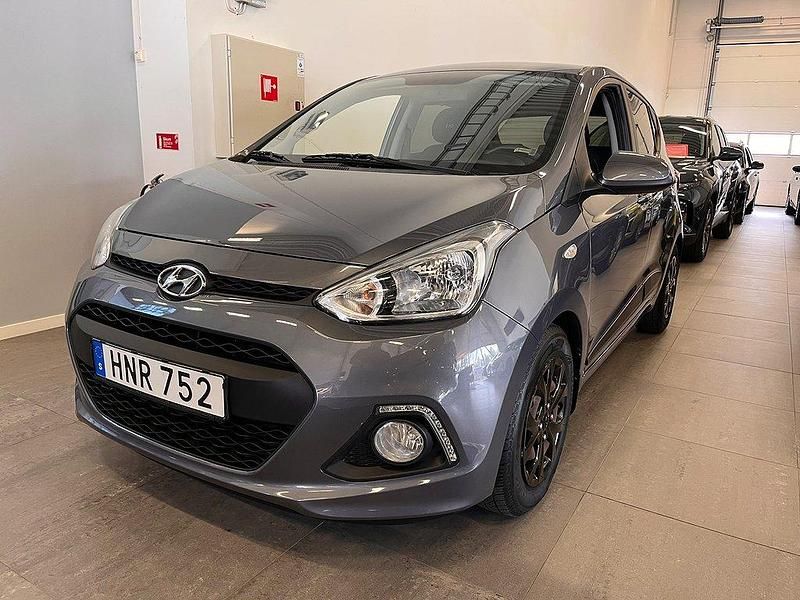 Grå Begagnad 2016 Hyundai i10 Halvkombi | 78 000 kr - Bild 1/4