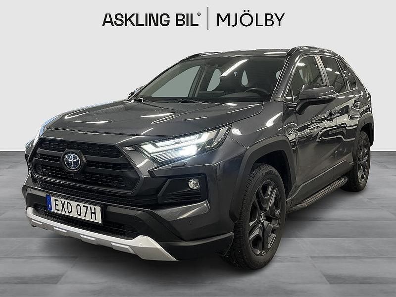 Mörkgrå Begagnad 2022 Toyota RAV4 Hybrid SUV | 379 000 kr (Bra pris) - Bild 1/3