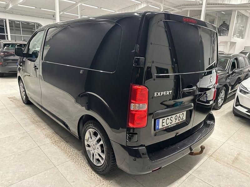 Begagnad Peugeot Expert 116 HK (85 kW) 2018 Svart Van