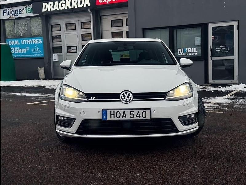 Begagnad VW Golf VII R-line 140 HK (102 kW) 2015 Vit