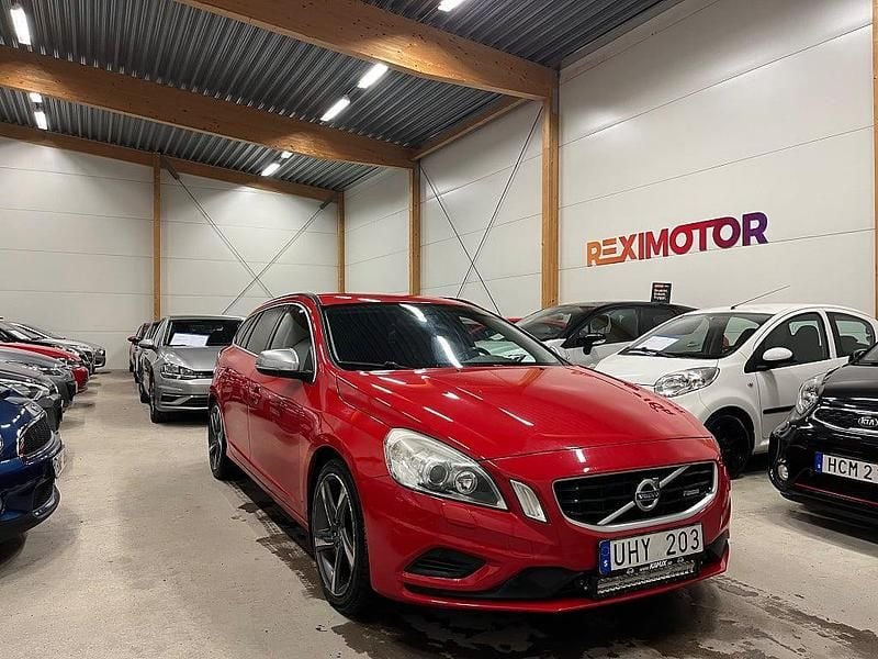 Röd Begagnad 2011 Volvo V60 R-Design Kombi | 84 900 kr (Bra pris) - Bild 1/4