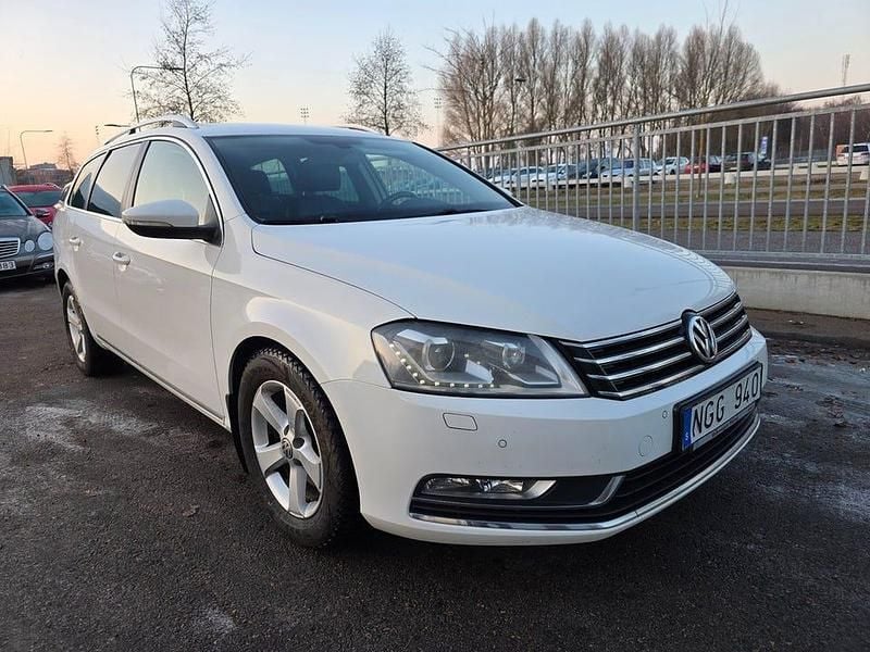Vit Begagnad 2013 VW Passat GT Kombi | 79 900 kr (Marknadspris) - Bild 1/4