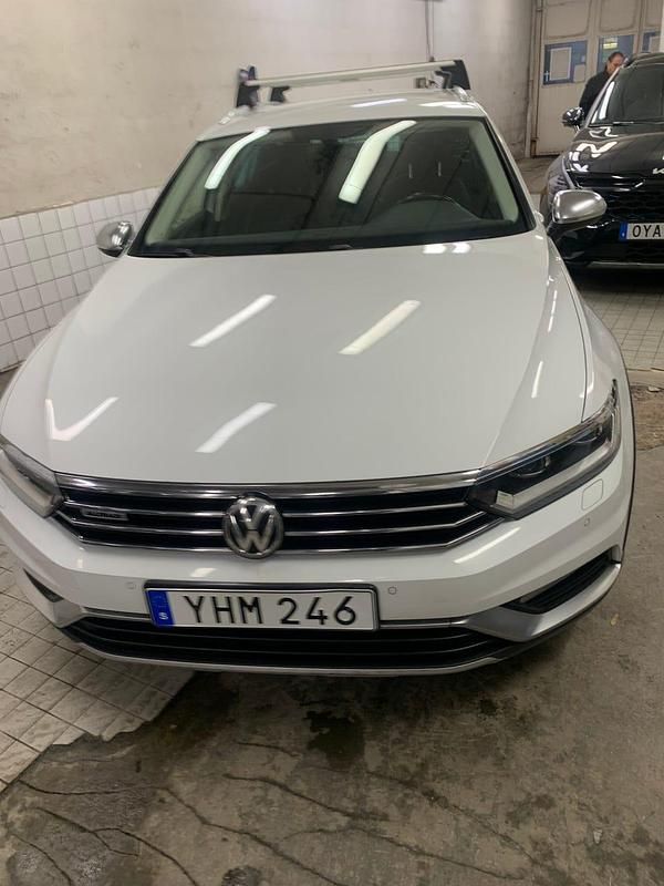 Solid vit utan skador, rost el dyl. interiört skick 9/10 Begagnad 2017 VW Passat Alltrack Kombi | 154 000 kr (Bra pris) - Bild 1/4