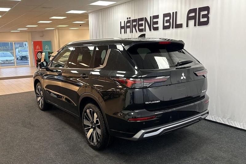 Ny Mitsubishi Outlander Instyle 136 HK (100 kW) 2025 Black diamond SUV