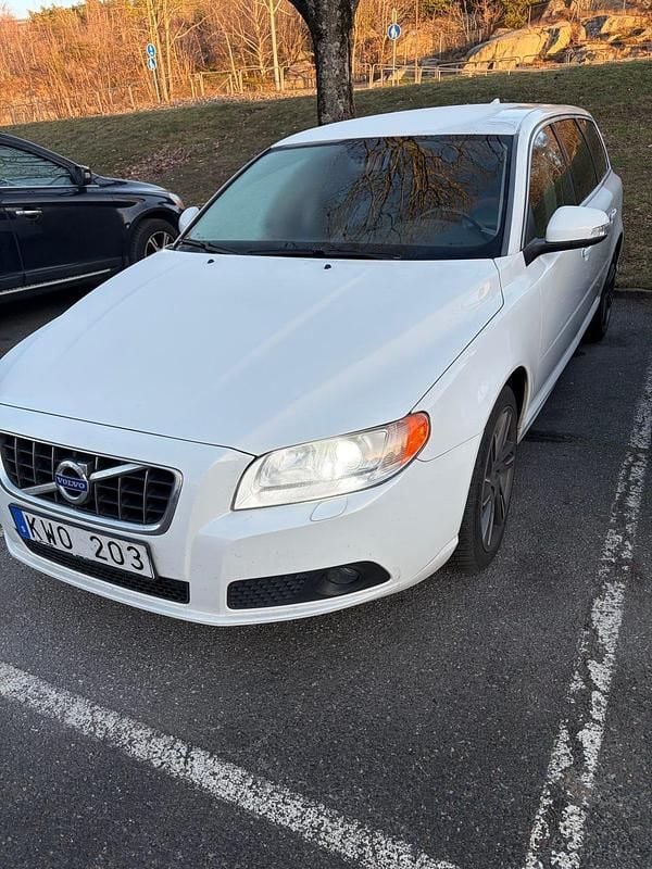 Begagnad 2011 Volvo V70 Kombi | 63 000 kr (Superpris) - Bild 1/4