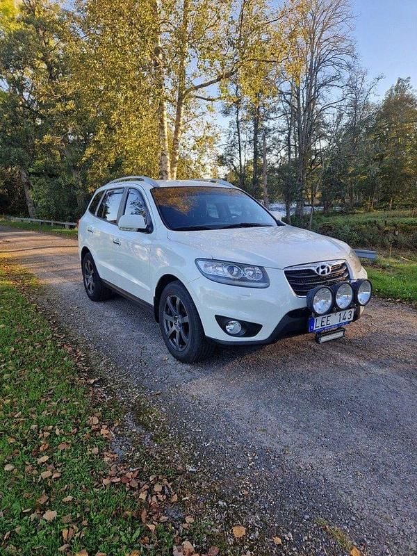 Vit Begagnad 2011 Hyundai Santa Fe SUV | 79 000 kr (Marknadspris) - Bild 1/4