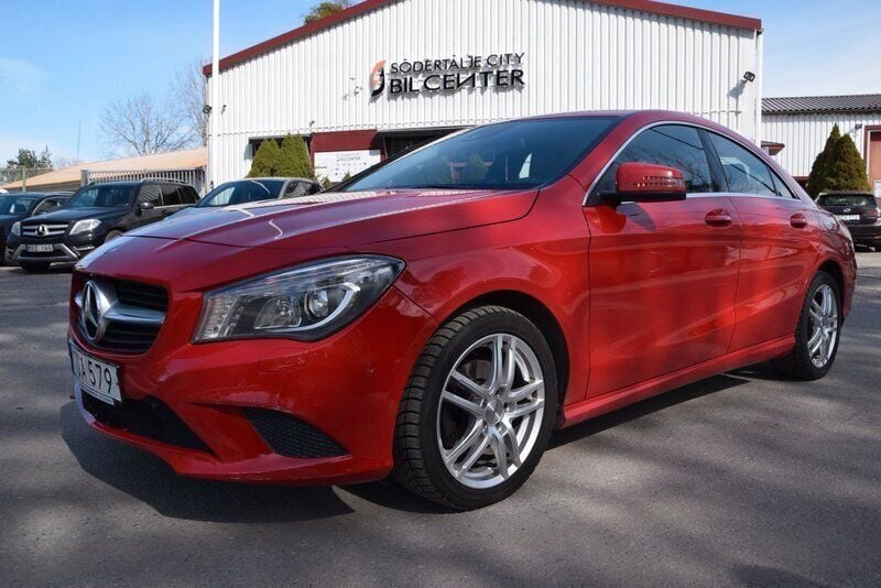 Röd Begagnad 2015 Mercedes CLA180 Sedan | 149 900 kr (Marknadspris) - Bild 1/4